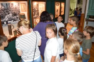 Erzsébet táboros Petőfisek a múzeumban…múltfürkész
